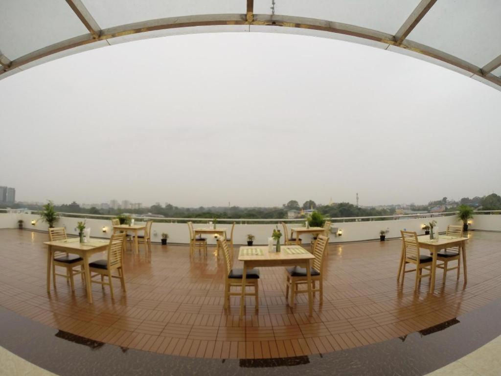 Virati Hotel Rangun Zewnętrze zdjęcie